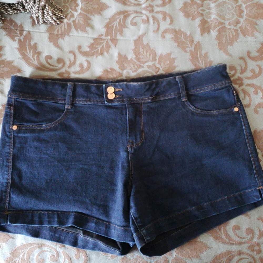 Size 32 Vanity jean shorts